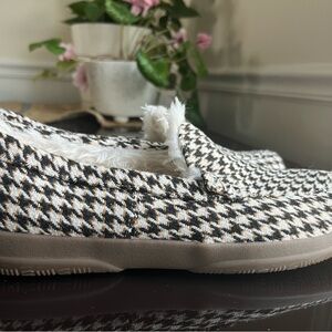 Vionic Slippers size 9